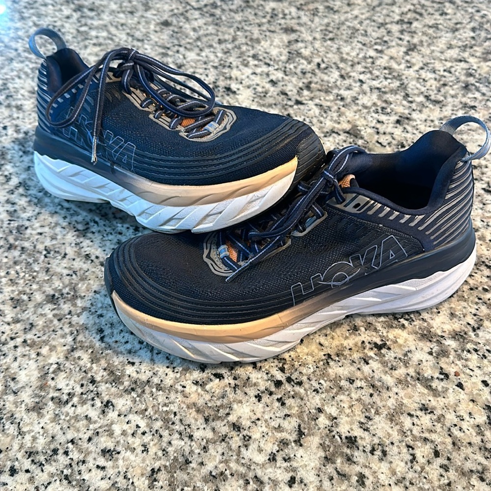Hoka Bondi 6 women’s size 8